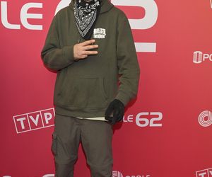 Konferencja prasowa 62. edycji Krajowego Festiwalu Polskiej Piosenki w Opolu. Tłum gwiazd na czerwonym dywanie