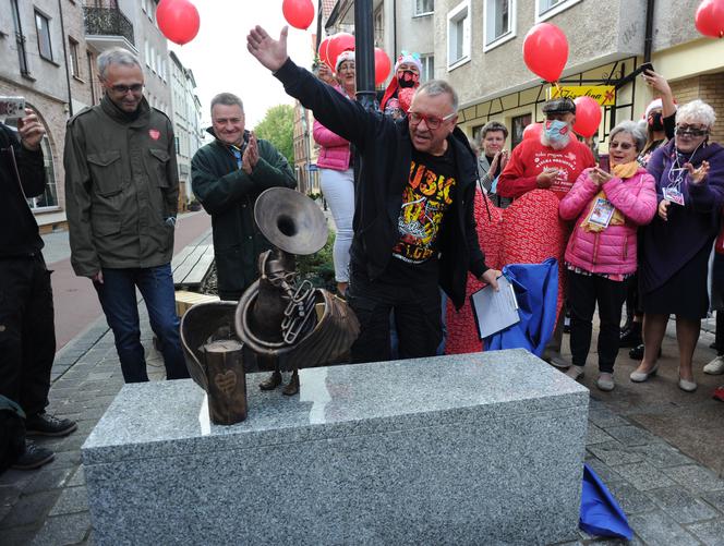 Jerzy Owsiak odłonił w Kołobrzegu figurkę poświęconą WOŚP