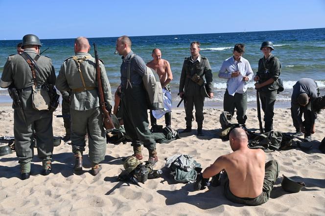 Turyści usłyszeli strzały, a czołgi wjechały na plaże. Zobaczcie zdjęcia z finałowej inscenizacji „Lądowanie na plaży”!