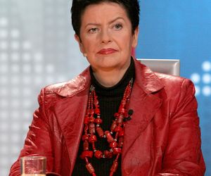  Joanna Senyszyn w czerwonych koralach  
