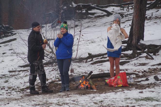 Mikołajkowe morsowanie w podbydgoskich Pieckach [ZDJĘCIA]