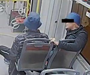 Policja zatrzymała mężczyzn, którzy wypchnęli niepełnosprawnego intelektualnie pasażera z tramwaju 