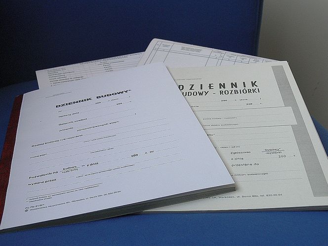 Kto może dokonywać wpisów w dzienniku budowy? 