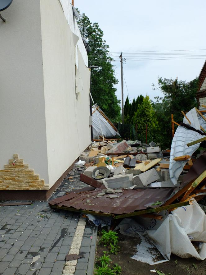 Przez gminę Wilków przeszła potężna nawałnica. Kilkadziesiąt budynków jest zniszczonych