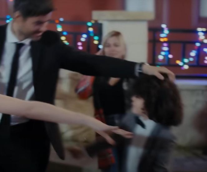 Yusuf na weselu Nany i Poyraza w "Dziedzictwo" (EMANET)