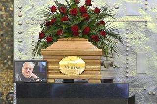 Adam Michnik na pogrzebie Janusza Weissa