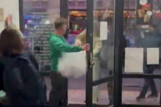 Warszawa. Prokuratura zajmie się Marianną Schreiber. Weszła z gaśnicą do siedziby Ostatniego Pokolenia [ZDJĘCIA] 