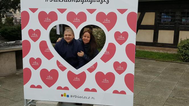 Kochają Bydgoszcz. Dlatego... segregują śmieci. Walentynkowa akcja miasta