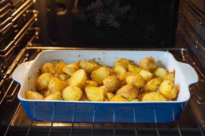 Pieczone ziemniaki w curry: fenomenalny dodatek do obiadu