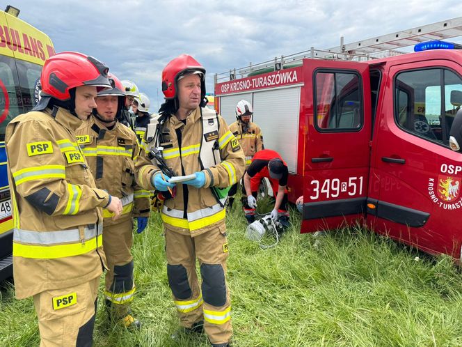 Dramatyczne sceny w Krośnie. Podczas wyścigu samochód uderzył w kibiców