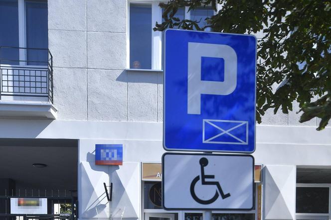 Spędziła z synkiem 10 dni na rehabilitacji. Nie do wiary, ile kosztował parking przy szpitalu