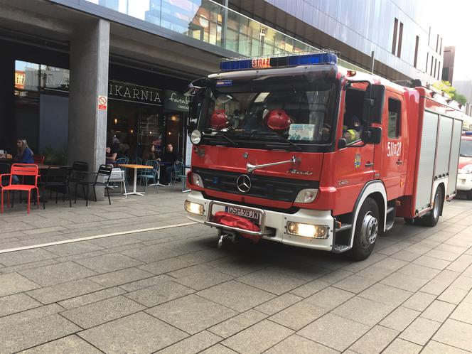 Alarm bombowy w Sopocie. Z peronu ewakuowano kilkaset osób [ZDJĘCIA]