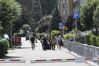 Mieszkańcy Ząbek wracają do swoich mieszkań po najpotrzebniejsze rzeczy