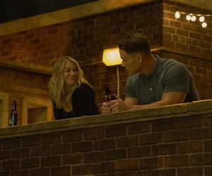 Jennifer Holland jako Emilia Harcourt i John Cena jako Christopher Smith.