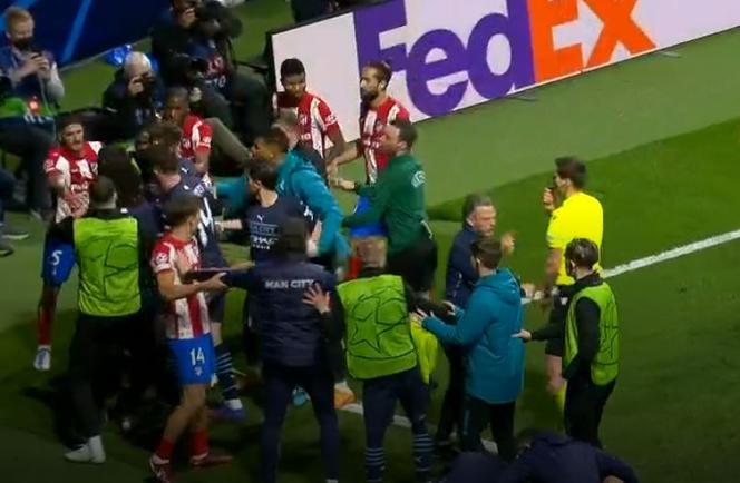 Una pelea durante el partido Atlético-Manchester City