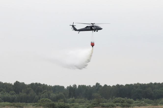 Pożar Biebrzańskiego Parku Narodowego opanowany! Nocny dozór pogorzeliska [ZDJĘCIA]