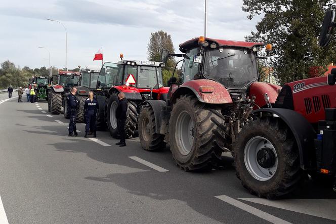 Protest rolników. Ciągniki znów zablokują drogi! Gdzie będą utrudnienia? [LISTA DRÓG]