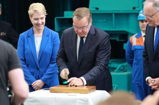 Minister obrony Boris Pistorius uczestniczył w ceremonii położenia stępki pierwszej fregaty