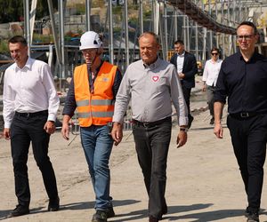 Donald Tusk w Męcinie. Premier odwiedził budowę największego tunelu kolejowego w Polsce