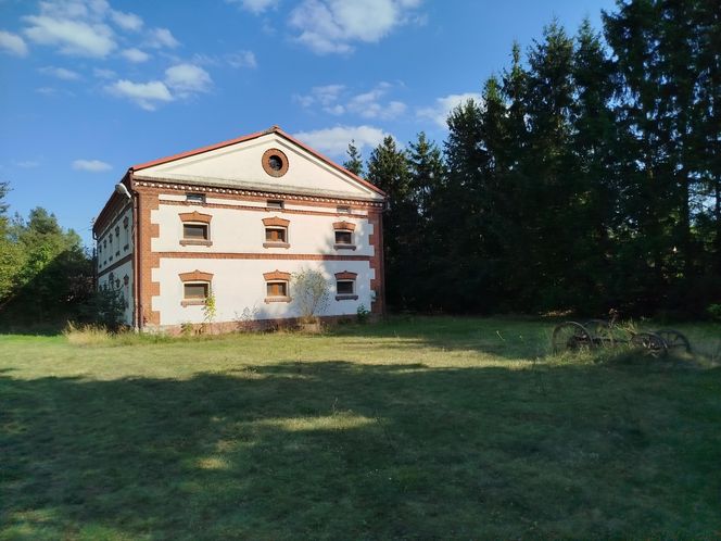 Samorząd Województwa Mazowieckiego kupił zabytkowy dwór w Paplinie wraz z otaczającym go terenem