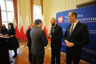 Z narażeniem życia ratował tonącą dziewczynkę. Strażak-ochotnik odznaczony medalem