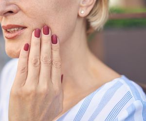 Parodontoza długo nie daje objawów, a dotyka 70 proc. Polaków. Jak ją rozpoznać? 