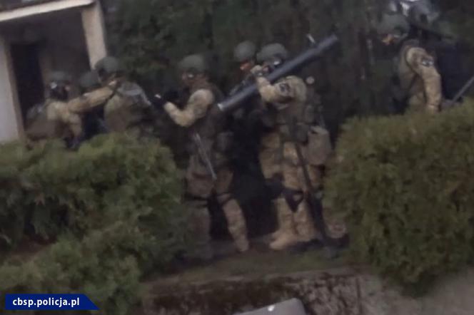Przemycili 15 ton marihuany i sprzedali 300 kg amfetaminy. Zatrzymano grupę związaną ze środowiskiem pseudokibiców [ZDJĘCIA]