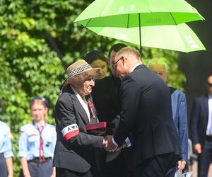 81. rocznica Powstania Warszawskiego. Prezydent Duda wręczył odznaczenia powstańcom