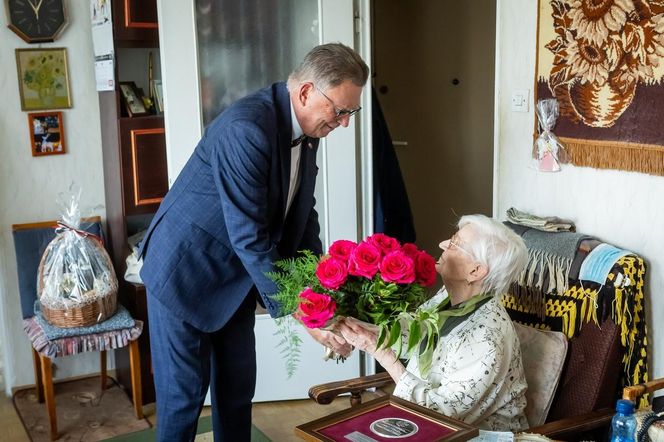 100-letnia pani Bernadetta zdradza swój sekret długowieczoności! To zaskoczy niejednego