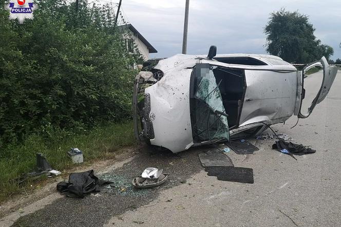 Toyota Yaris rozbita w drobny mak! Para 18-latków podróżowała bez zapiętych pasów