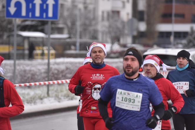 21. edycja Festiwalu Biegów Świętych Mikołajów w Toruniu. 2000 uczestników na starcie