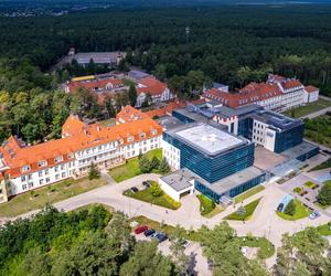 Główny wjazd do szpitala w Zdunowie będzie tymczasowo zamknięty. Zmiany dla pacjentów