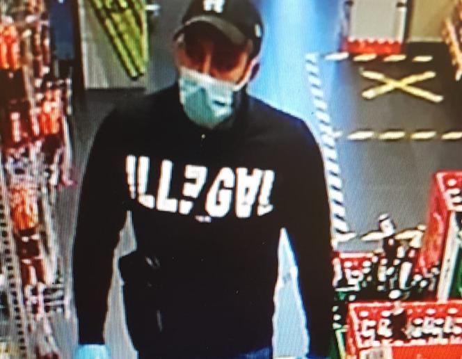 Rozpoznajesz tych mężczyzn? Są poszukiwani przez policję za rozbój!