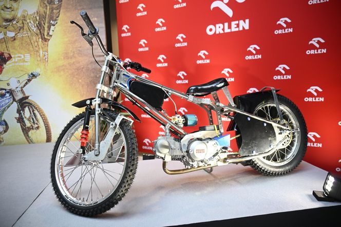 Bartosz Zmarzlik przekazał motocykl 11-letniemu Kubie