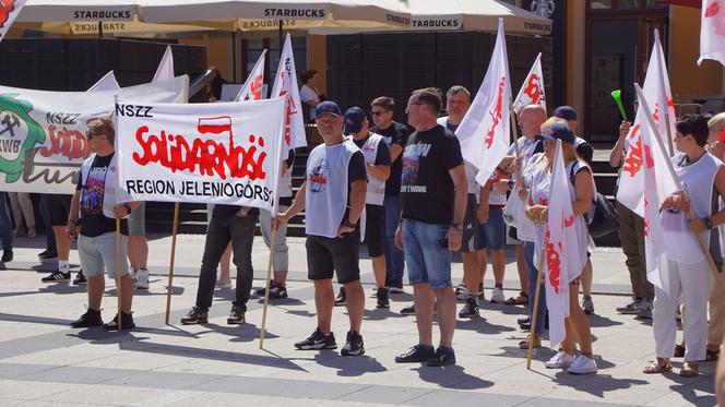 Protest pracowników PKP Cargo we Wrocławiu. Pracę ma stracić prawie 400 osób 