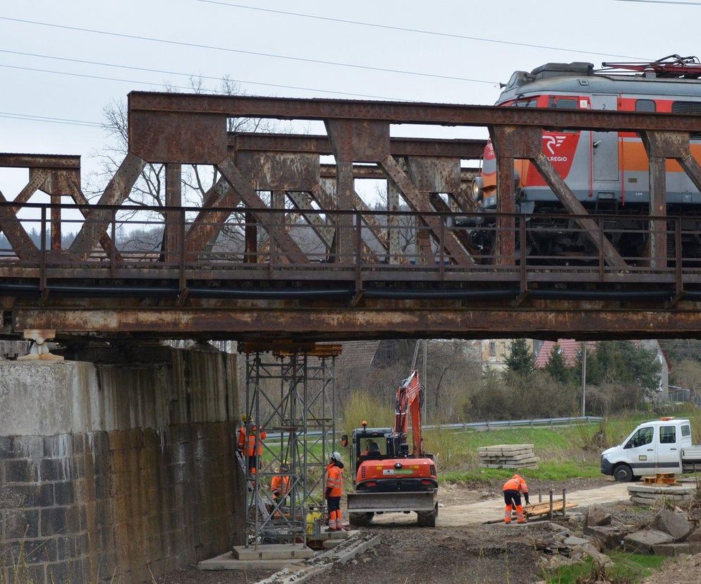 Remont mostów kolejowych nad Bobrem na Dolnym Śląsku