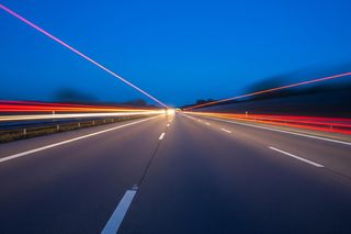 Szybciej znaczy gorzej? Kierowcy na A2 zaskakują skalą wykroczeń.