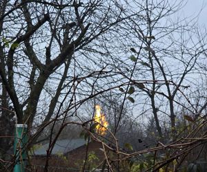 Słup ognia nad Krakowem. Potężny pożar gazu na popularnym osiedlu