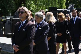 Jan A.P. Kaczmarek został pochowany na cmentarzu Rakowickim. Tłumy pożegnały wybitnego kompozytora