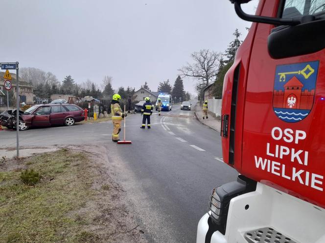 Wypadek w Starym Polichnie dwóch samochodów osobowych