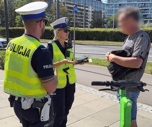 Policyjne kontrole osób na hulajnogach elektrycznych