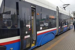 Bydgoszcz: Wtargnął pod tramwaj i uciekł. Szuka go policja! 