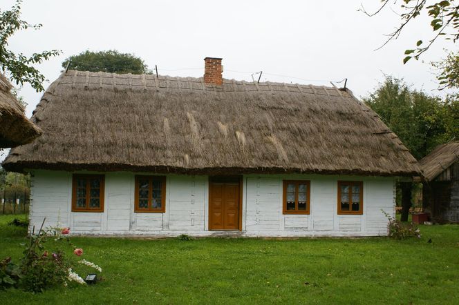 Ta wieś swoją nazwę zawdzięcza znanemu pisarzowi. To tu tworzył swoje największe dzieło