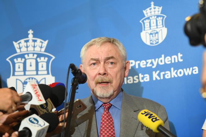 Majchrowski aż ZAGRZMIAŁ. Zakazał straży miejskiej ochrony kościołów i siedzib partii!