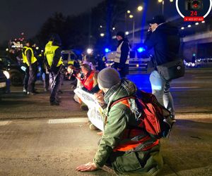 Aktywiści Ostatniego Pokolenia zablokowali Wisłostradę. Kierowcy nie wytrzymali