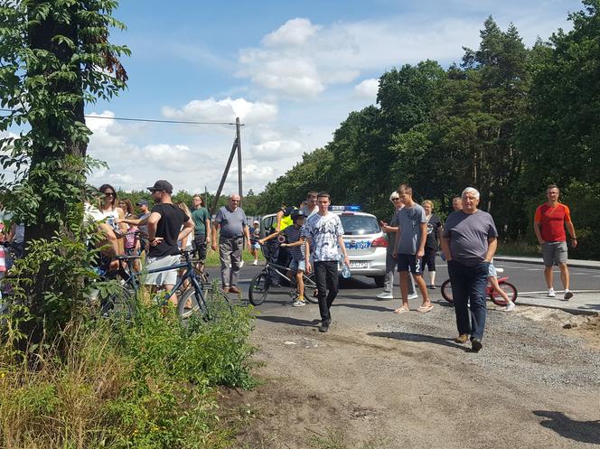 W Henrykowie koło Leszna kibice czekają na kolarzy 80. Tour de Pologne 