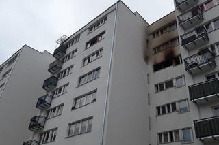 Pożar mieszkania na Jagiellońskiej. Ogień buchał oknami