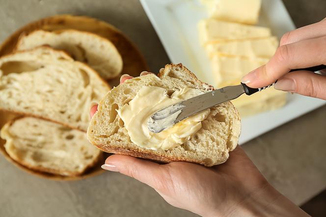 Groźna bakteria w maśle! Czego nie kupować?