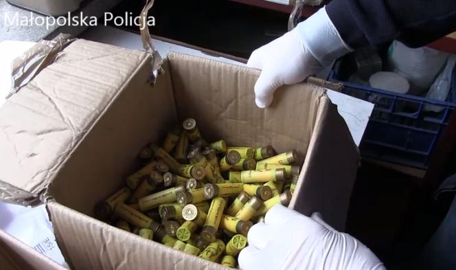 Kraków: Zatrzymani 15-latkowie mieli przy sobie pół tysiąca sztuk amunicji śrutowej