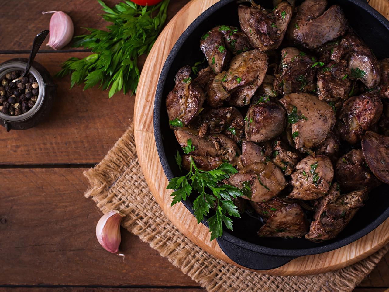 Wątróbka smażona z rodzynkami i piwem